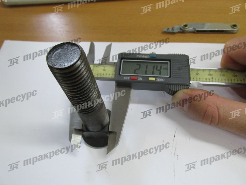 Болт с гайкой зуба ковша центрального ZL40A.11.1-19