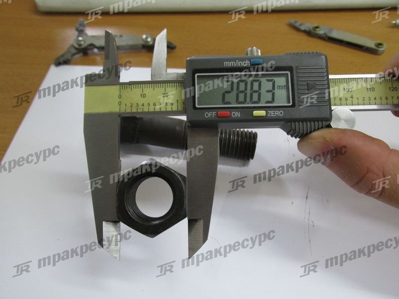 Болт с гайкой зуба ковша центрального ZL40A.11.1-19