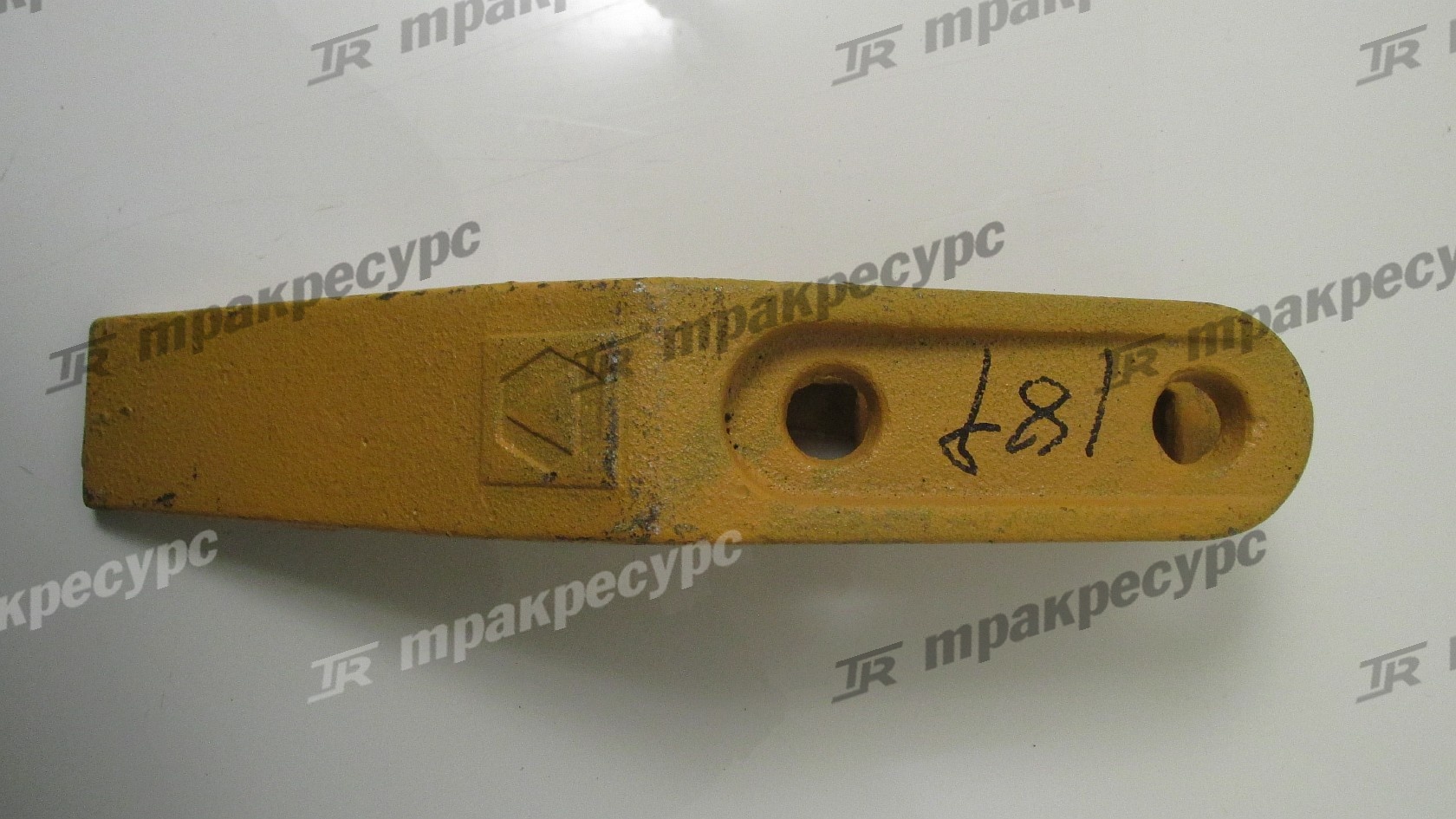 Зуб ковша центральный Z3.11.1-1