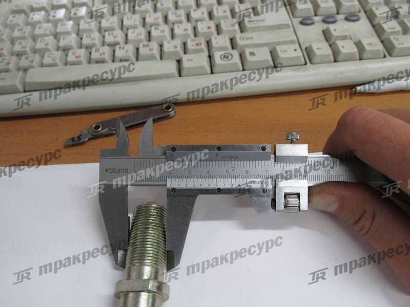 Шпилька ступицы ведущего моста НС CPCD20/25