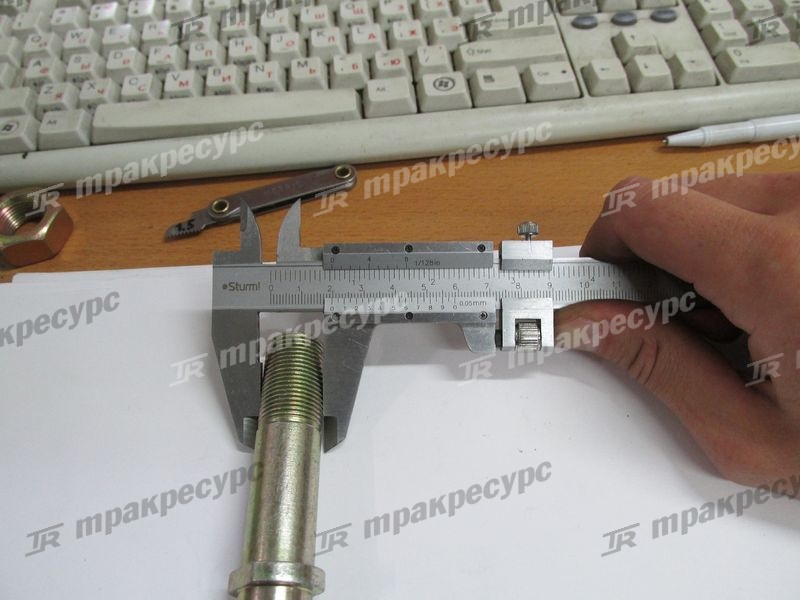Шпилька ступицы ведущего моста НС CPCD20/25