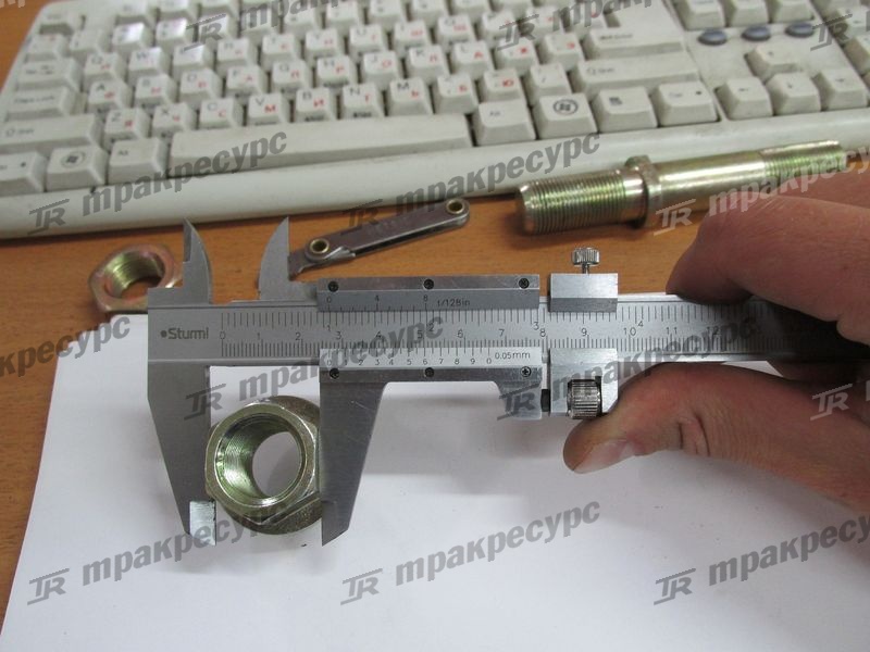 Шпилька ступицы ведущего моста НС CPCD20/25