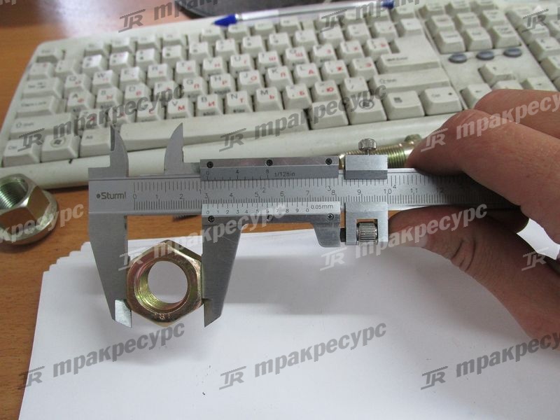 Шпилька ступицы ведущего моста НС CPCD20/25