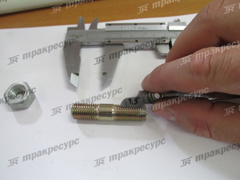 Шпилька крепления ступицы к ведущему мосту НС CPCD30/35