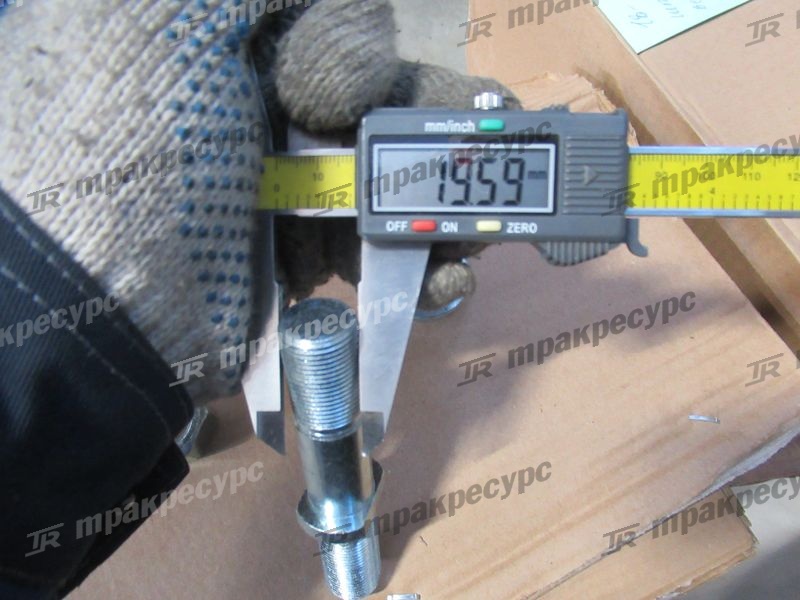 Шпилька ступицы ведущего моста НС CPCD30/35