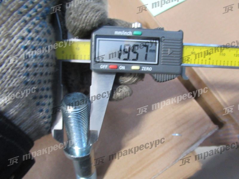 Шпилька ступицы ведущего моста НС CPCD30/35
