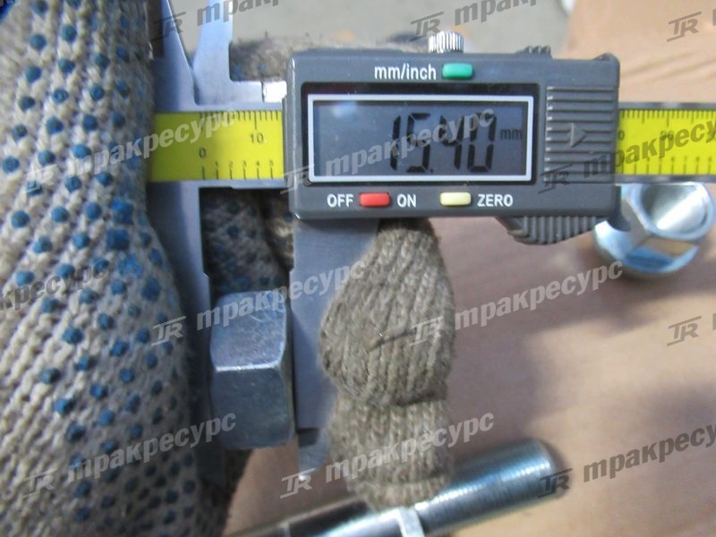 Шпилька ступицы ведущего моста НС CPCD30/35