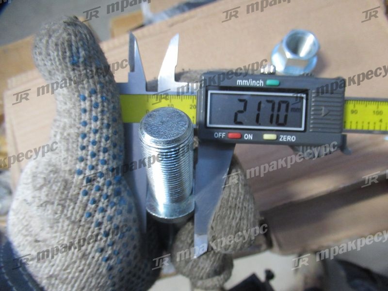 Шпилька ступицы ведущего моста НС CPCD30/35