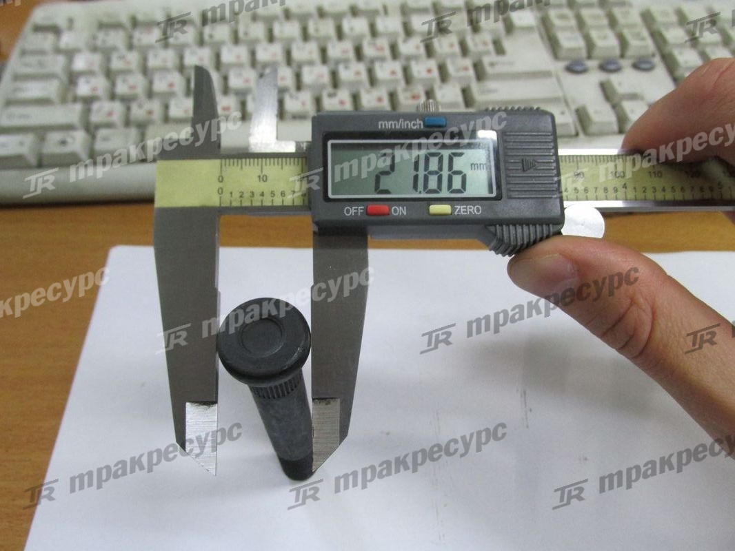 Болт 42484-13310-71