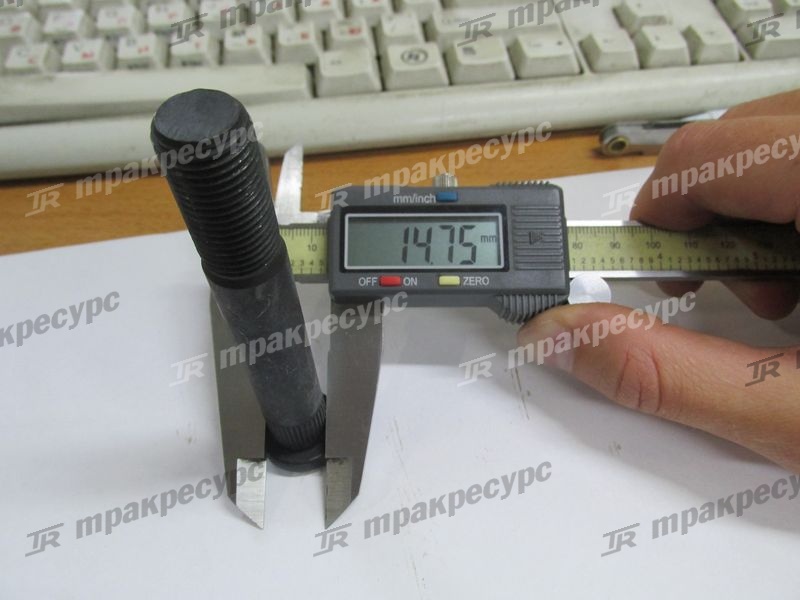 Болт 42484-13310-71