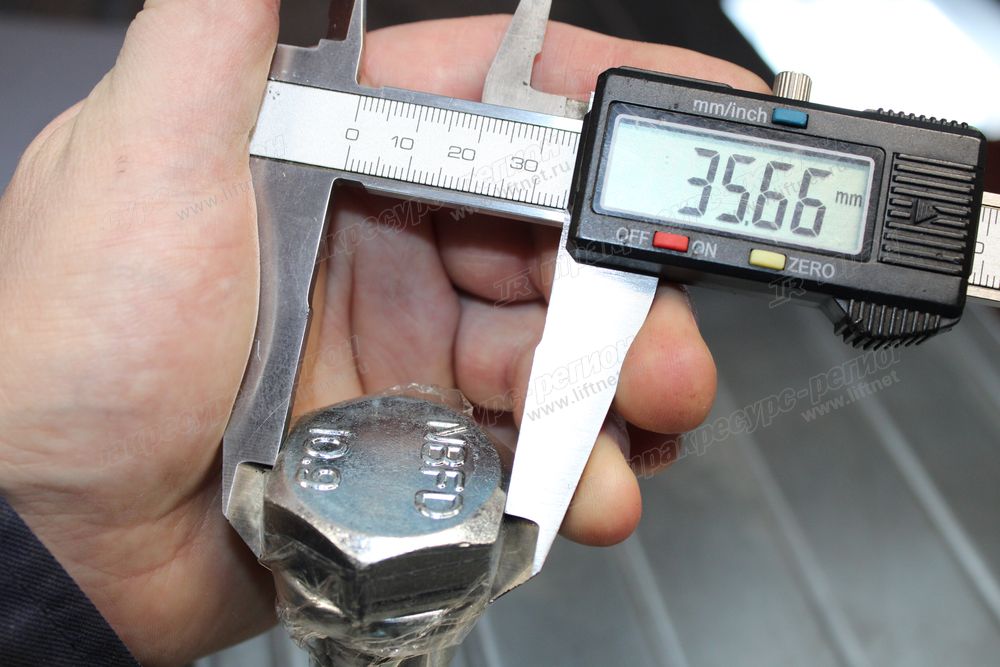 Болт 01100-24125