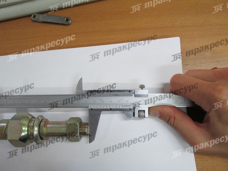 Шпилька ступицы ведущего моста CPCD50/60/70  Вид 2