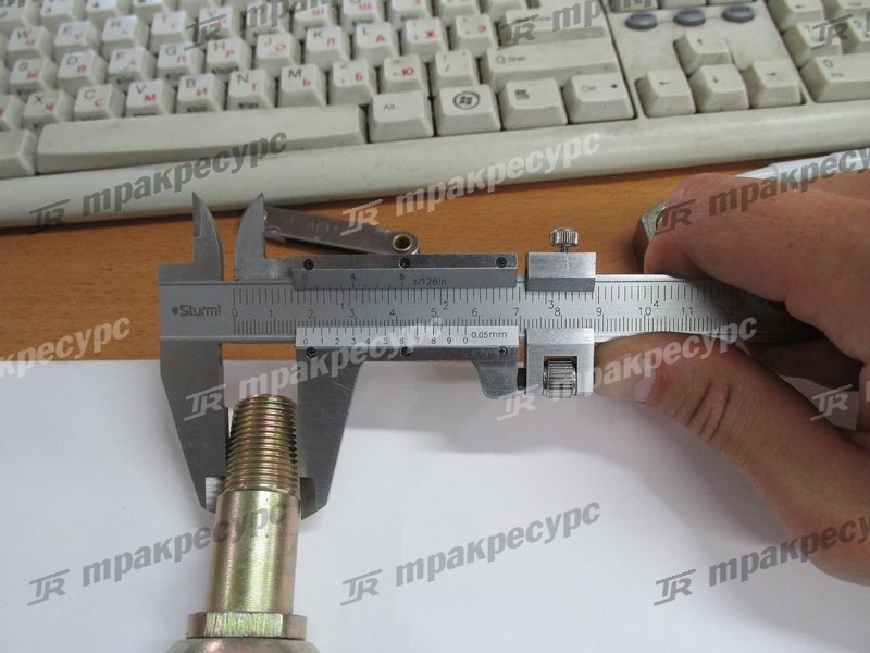 Шпилька ступицы ведущего моста CPCD50/60/70  Вид 2