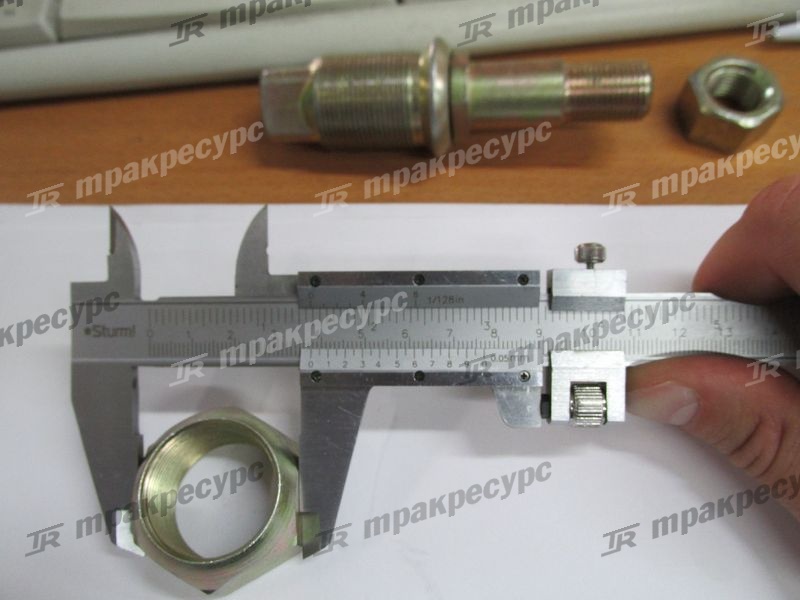 Шпилька ступицы ведущего моста CPCD50/60/70  Вид 2