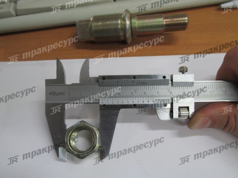Шпилька ступицы ведущего моста CPCD50/60/70  Вид 2
