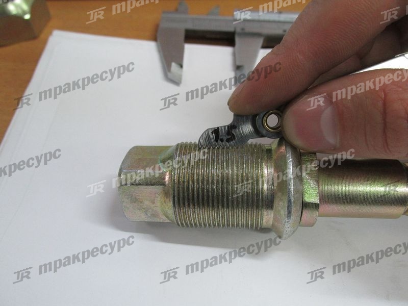 Шпилька ступицы ведущего моста CPCD50/60/70  Вид 2