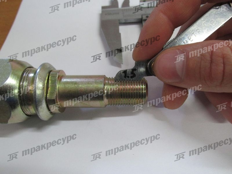 Шпилька ступицы ведущего моста CPCD50/60/70  Вид 2