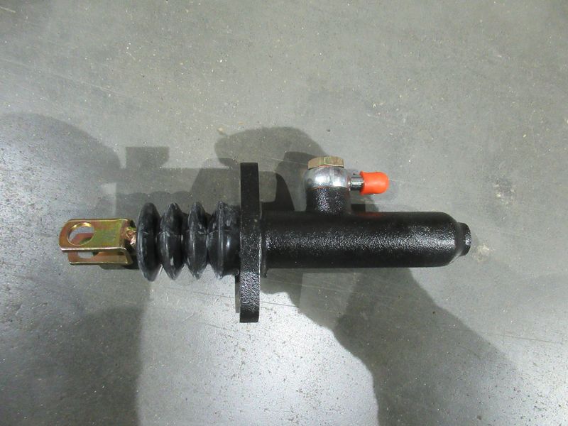 Тормозной цилиндр главный 81FG-40400