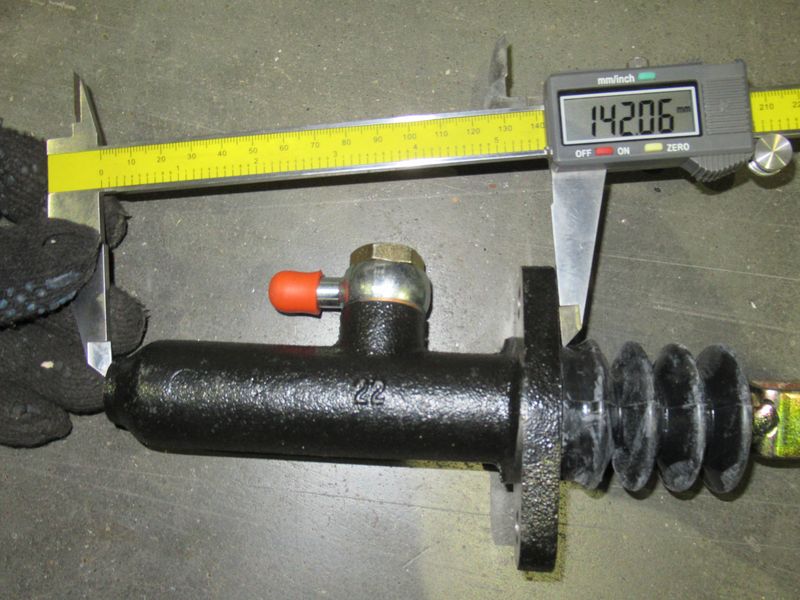 Тормозной цилиндр главный 81FG-40400