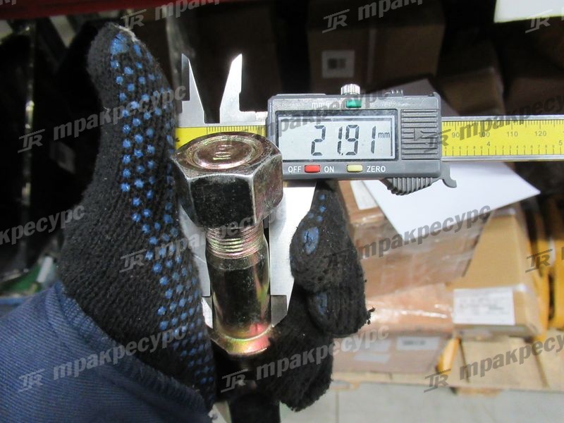 Шпилька колеса с гайкой CDM833-CDM855