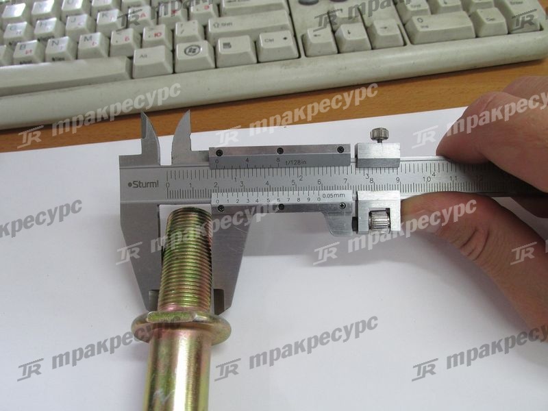 Шпилька колеса с гайкой CDM833-CDM855