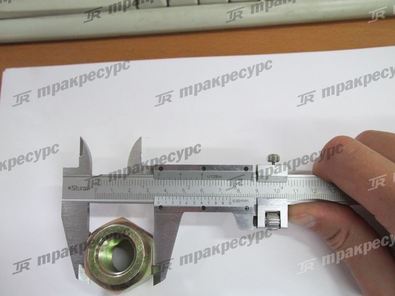 Шпилька колеса с гайкой CDM833-CDM855