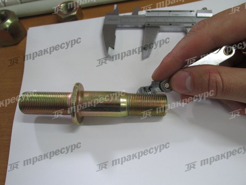 Шпилька колеса с гайкой CDM833-CDM855