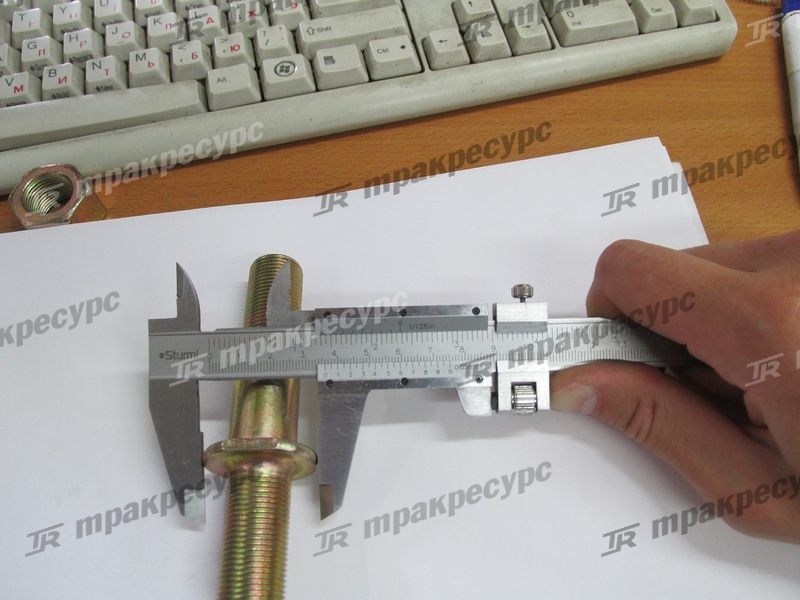 Шпилька колеса с гайкой CDM833-CDM855