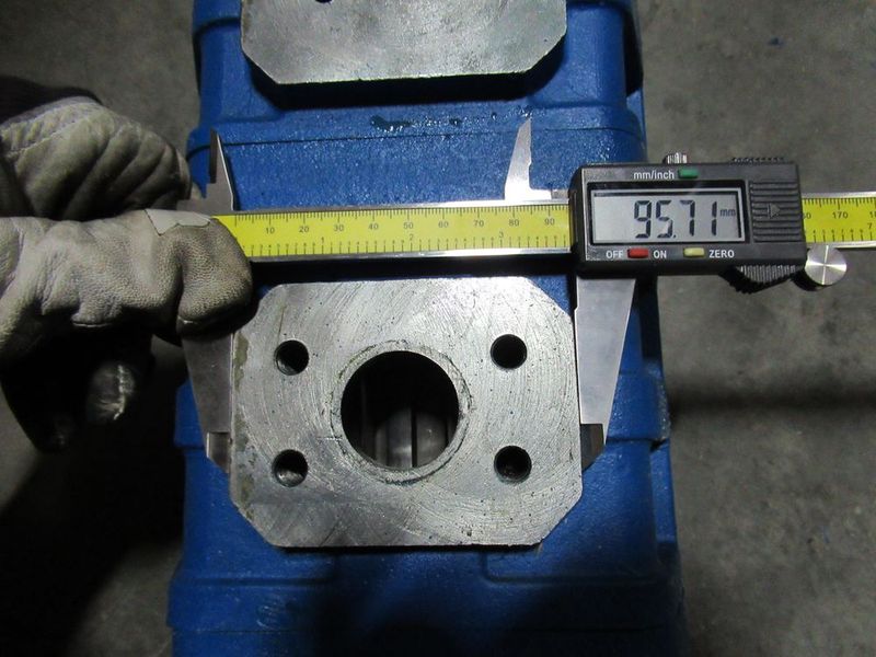 Насос системы гидравлики CDM833