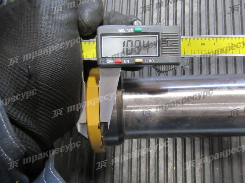 Палец сочленения нижний CDM833