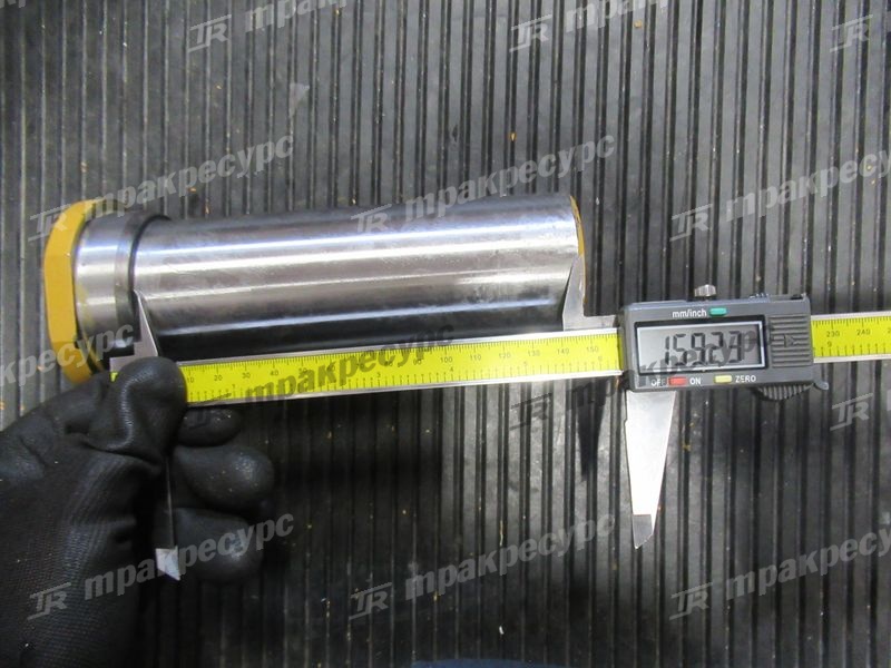 Палец сочленения нижний CDM833