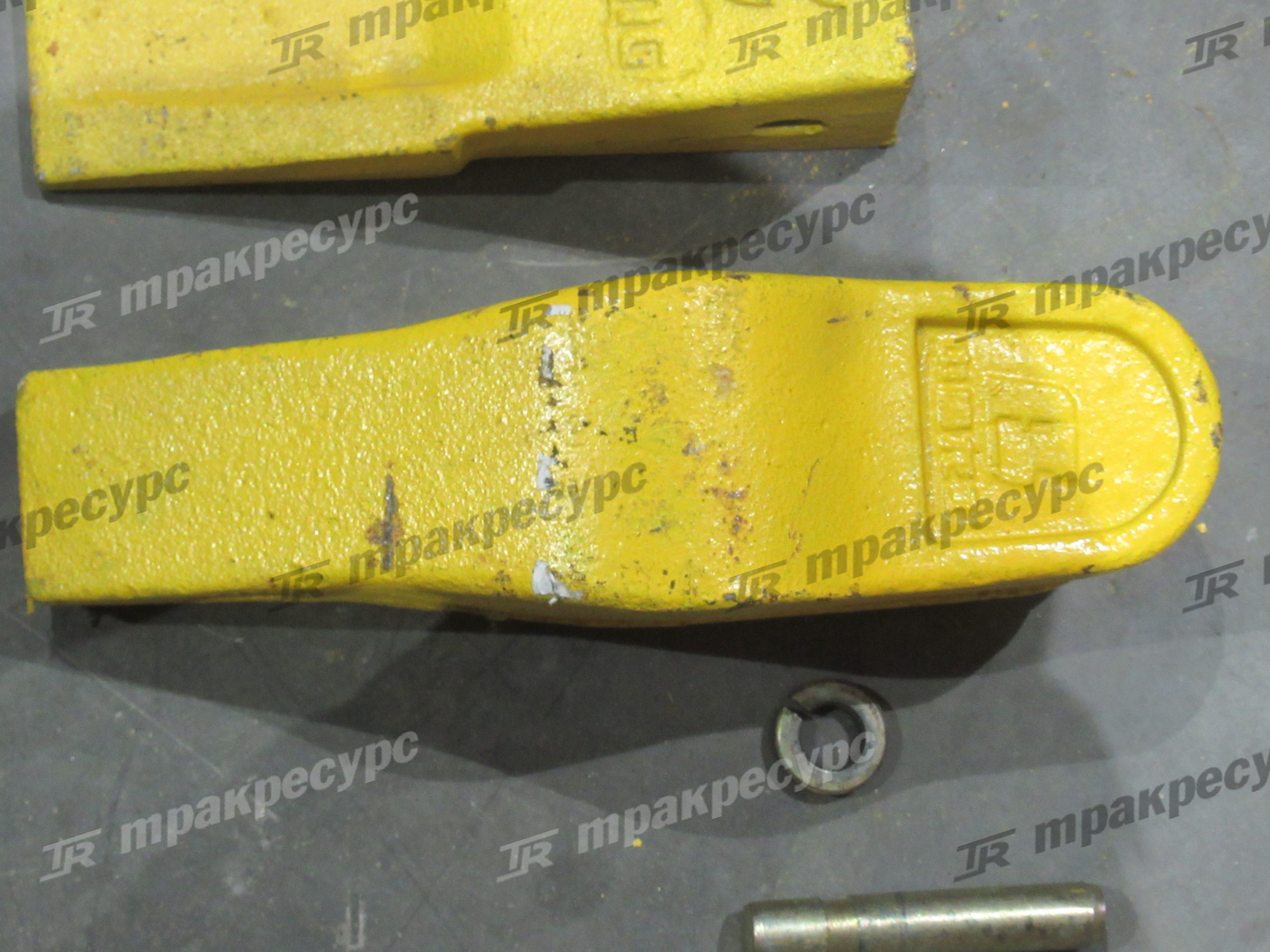 Зуб ковша в сборе с адаптером CDM833