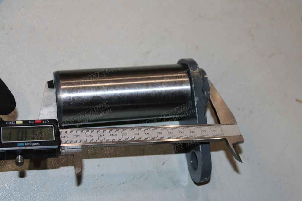 Палец цилиндра рулевого CDM855