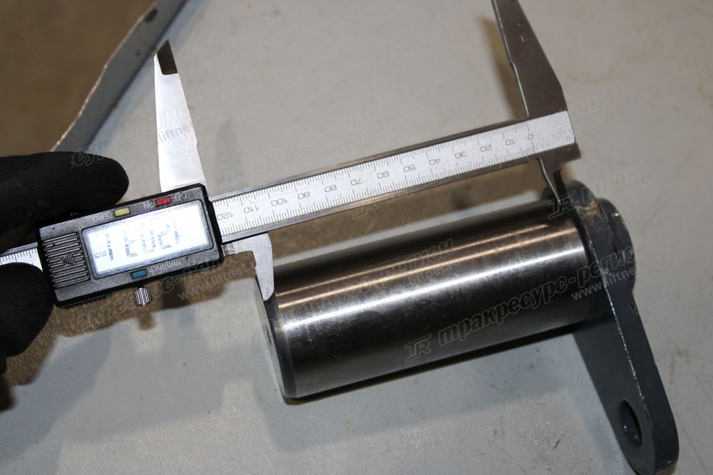 Палец цилиндра рулевого CDM855