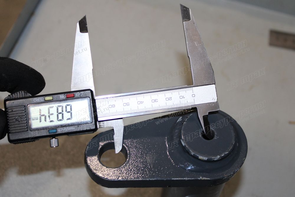 Палец цилиндра рулевого CDM855