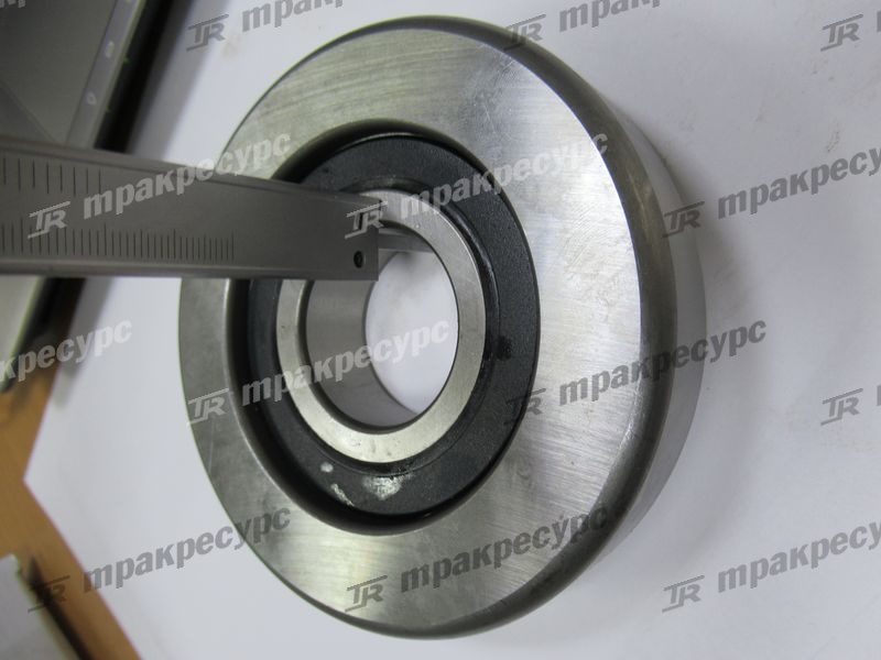 Ролик мачты 61237-26630-71