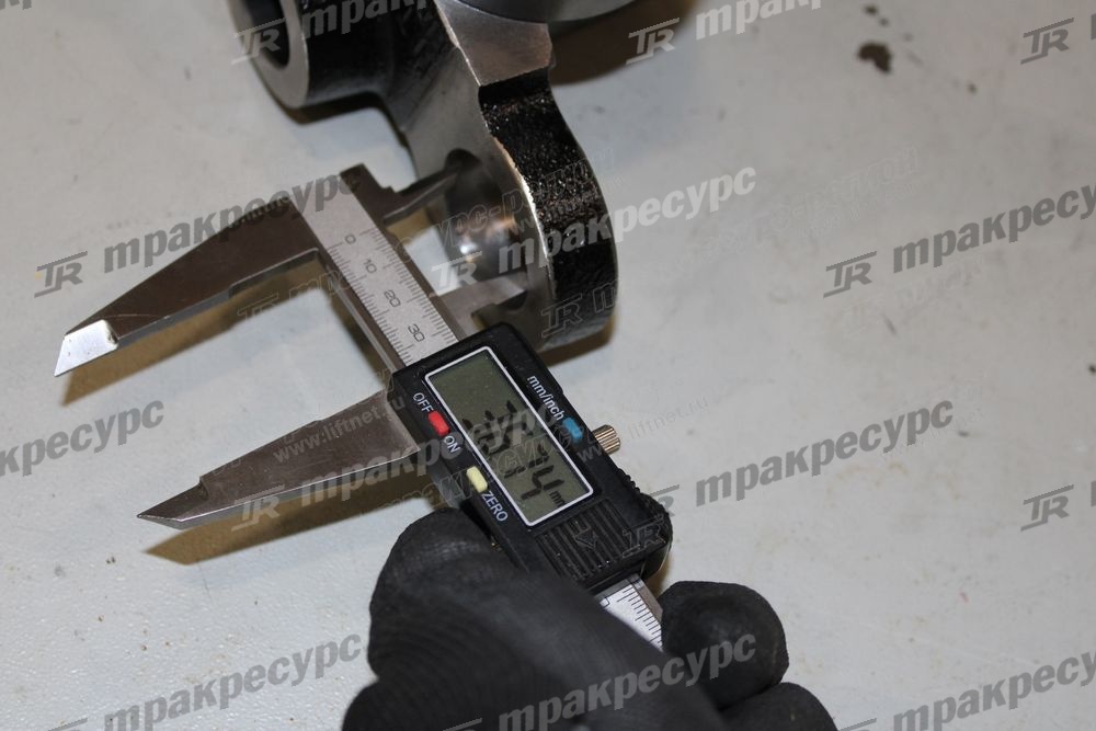 Кулак поворотный левый 3EA-24-32220