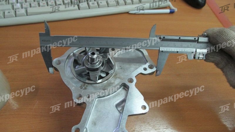 Насос водяной Kubota V2403
