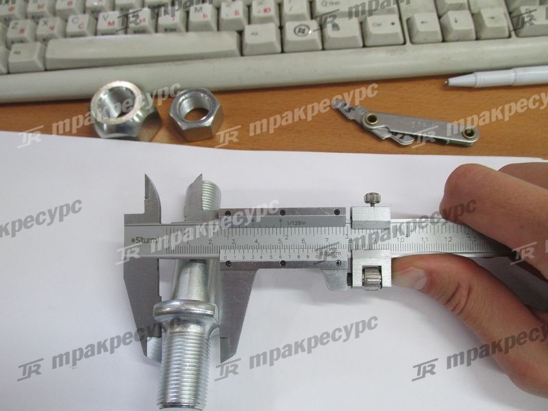 Шпилька ступицы 3EB-21-25170
