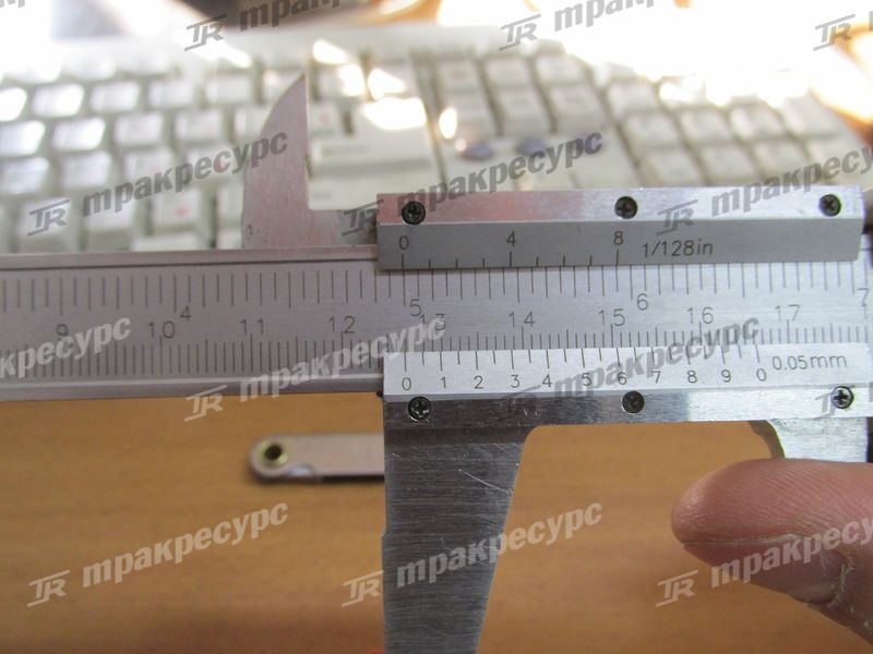 Фильтр топливный грубой очистки двигателя John Deere 4045DF270