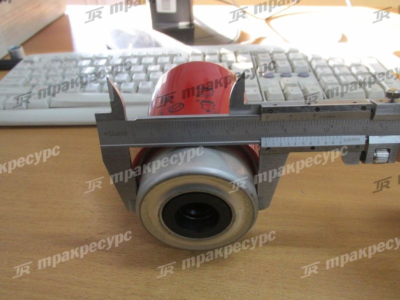 Фильтр топливный грубой очистки двигателя John Deere 4045DF270