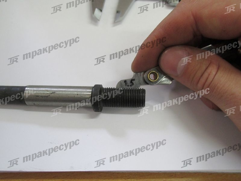 Шпилька 42483-13130-71