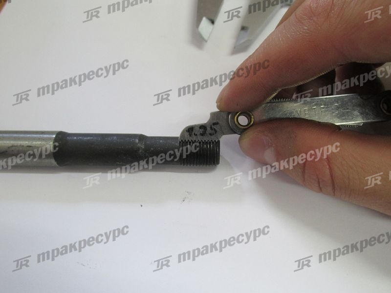 Шпилька 42483-13130-71