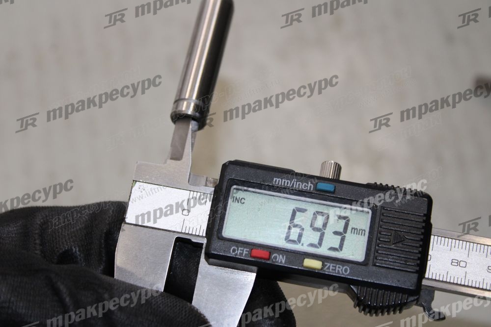 Направляющая клапана  13212-FY500