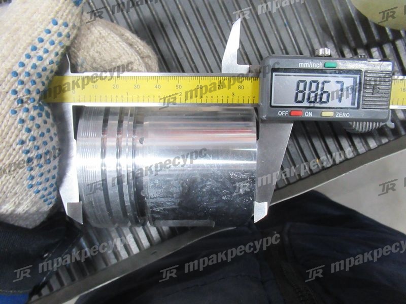 Поршень C490