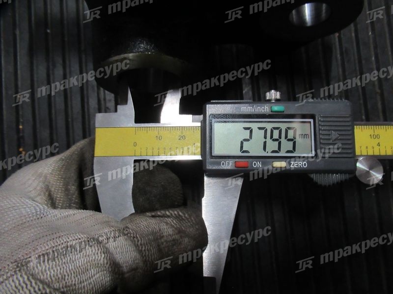 Кулак поворотный левый 3EA-24-52222