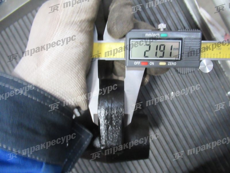 Кулак поворотный правый 3EA-24-52212