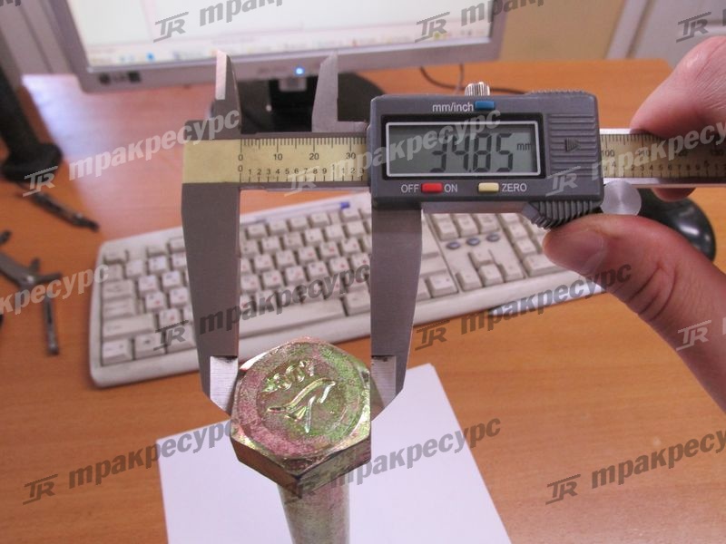 Болт крепления переднего моста XG955