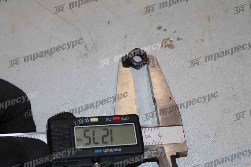 Болт 12109-D0210