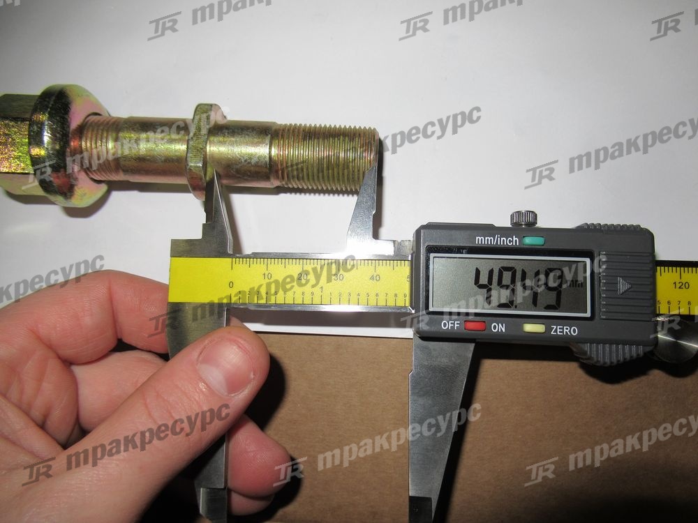 Шпилька колеса ведущего  колеса R450-110007-000 + N163-110015-000